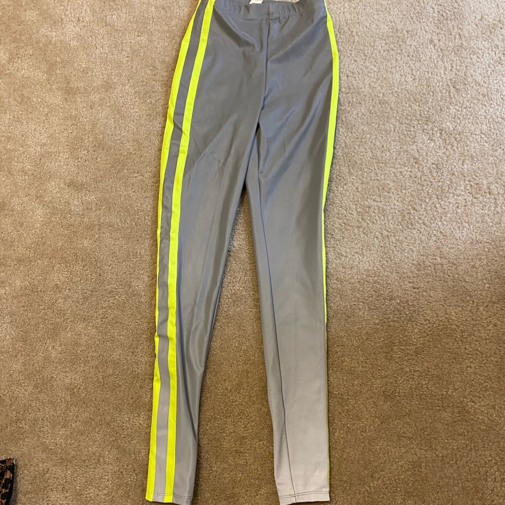 Never worn reflective leggings. Size : xsmall - Picture 2 of 2